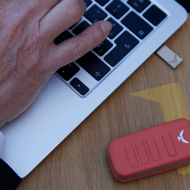 Levo® incorpora una ranura especial para dispositivos MEMORY. Un pendrive de almacenamiento de datos de gran capacidad.